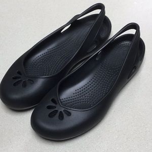 NWT black women’s CROCS sz 9